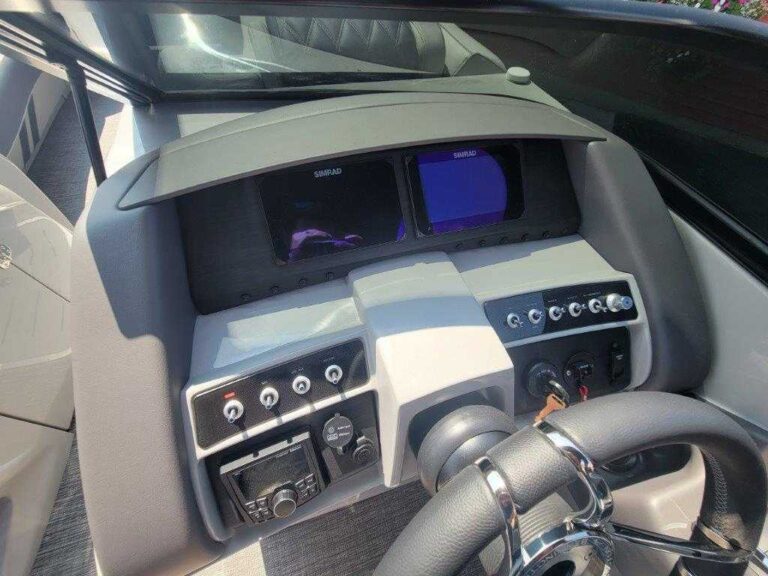 2025 Bennington 25RXSBWA - ESP - Arch - Windshield - Owner Demo US-ETWR6587F425 [photo 43]